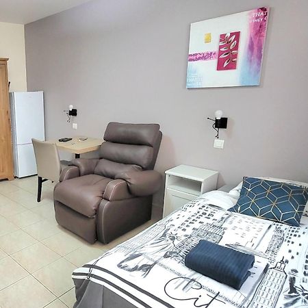 Residences Les Sansonnets "Appartements & Studios" Jonzac Exterior photo