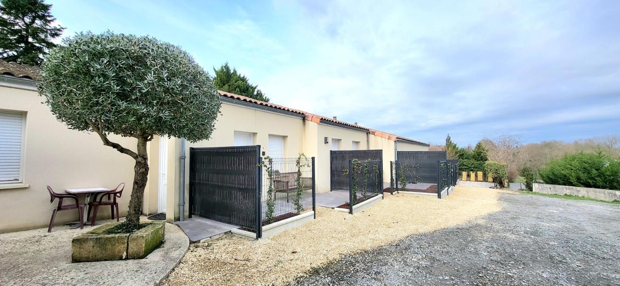 Residences Les Sansonnets "Appartements & Studios" Jonzac Exterior photo