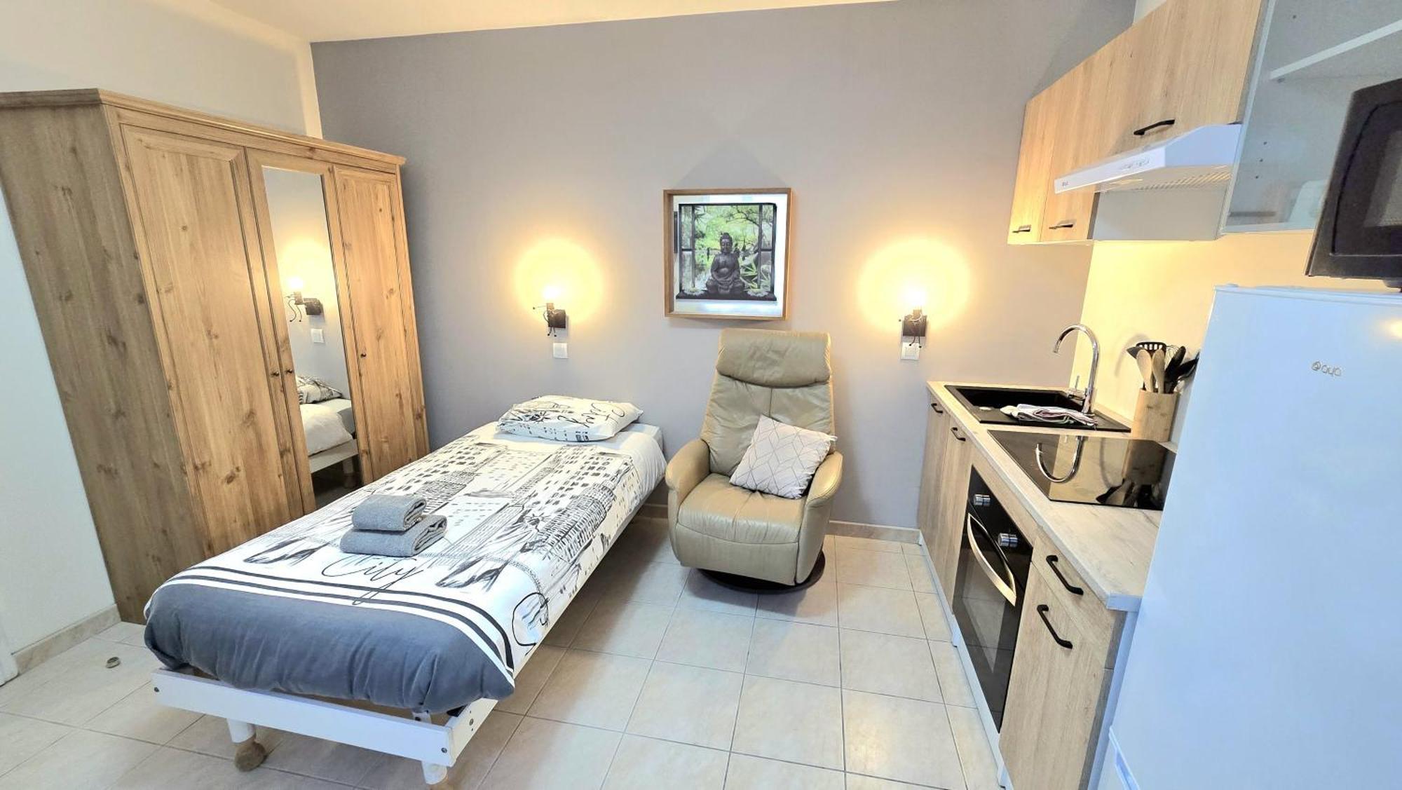 Residences Les Sansonnets "Appartements & Studios" Jonzac Exterior photo